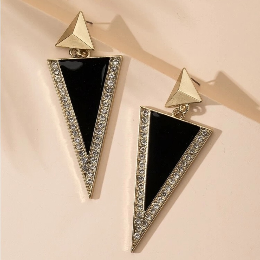 🏴‍☠️NWT 💖 Double Triangle Drop Earrings in Rose Gold Tone🏴‍☠️